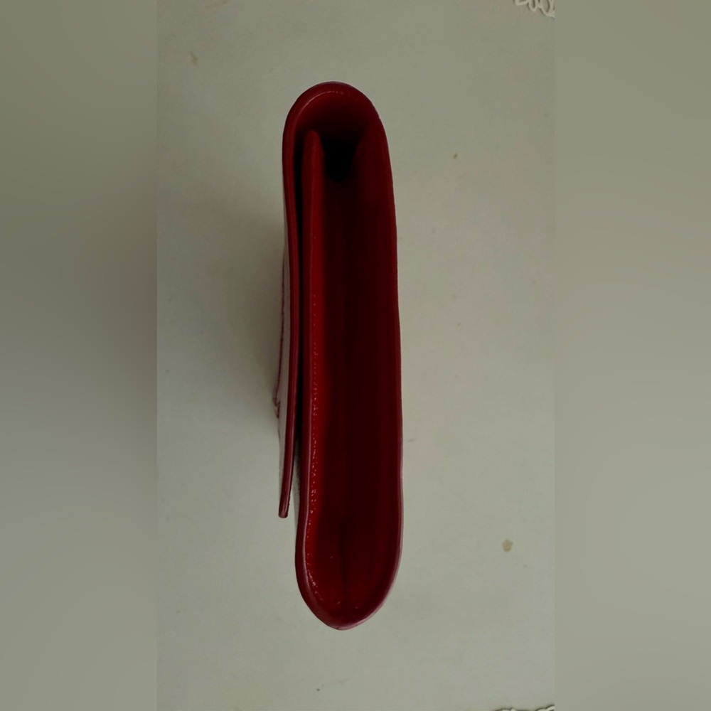 SAINT LAURENT  Textured Patent Monogram Large Belle De Jour Clutch Patent Red. - Picture 6 of 8
